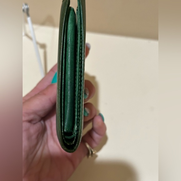 Louis Vuitton Green Epi Bifold Leather Wallet - Picture 4 of 10